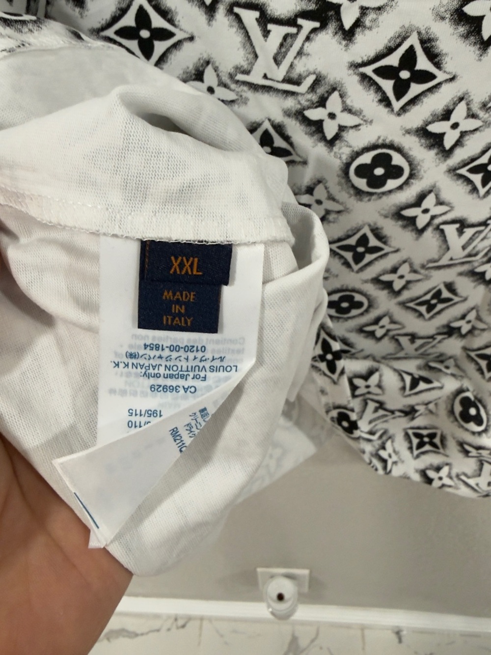 Louis Vuitton White & Black All-Over Monogram Short Sleeve Tee XXL - Picture 6 of 6